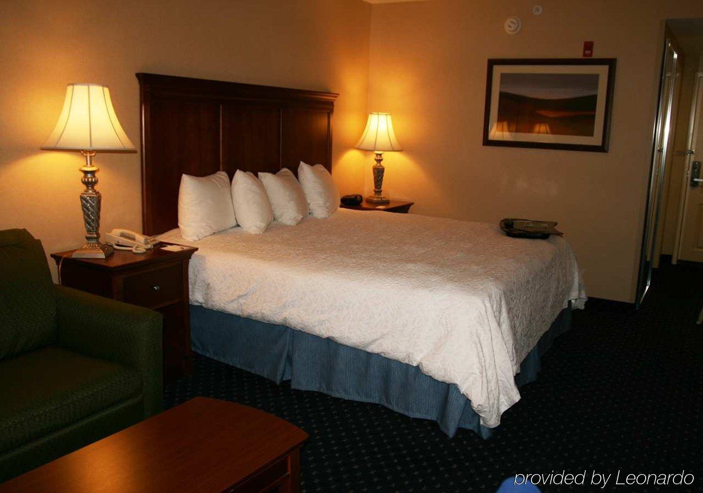 Hampton Inn And Suites Fredericksburg South Room photo