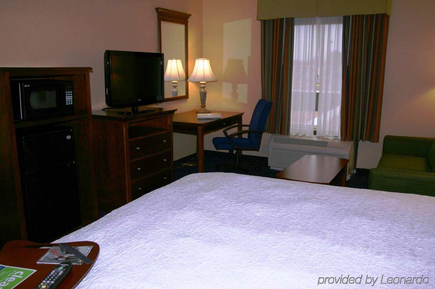 Hampton Inn And Suites Fredericksburg South Room photo