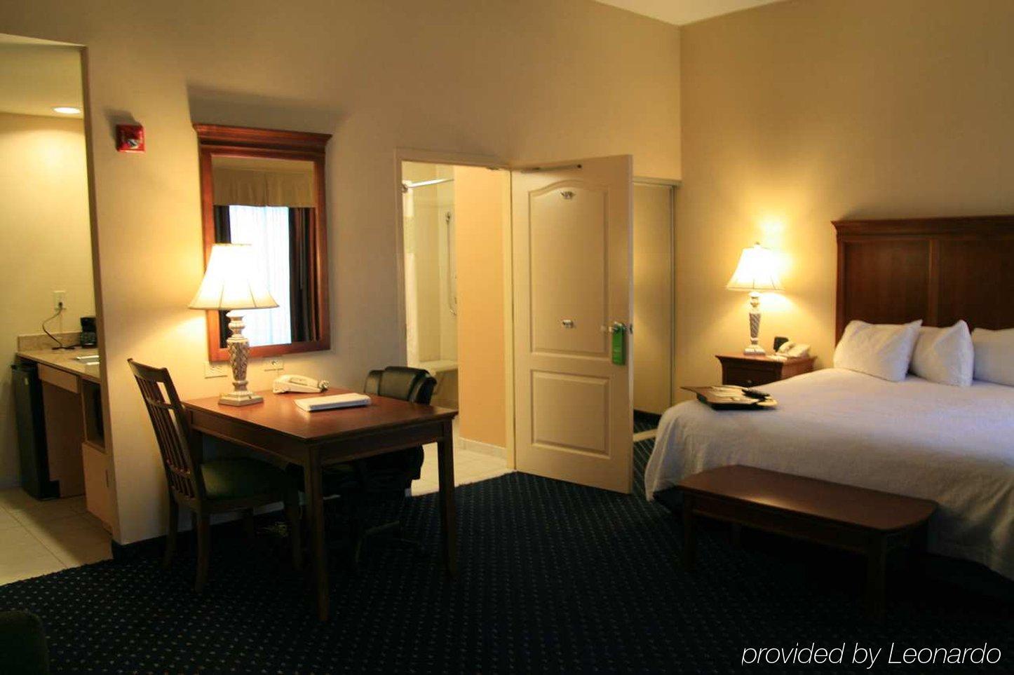 Hampton Inn And Suites Fredericksburg South Room photo